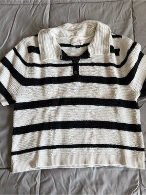 UNIVERSAL THREAD TOP